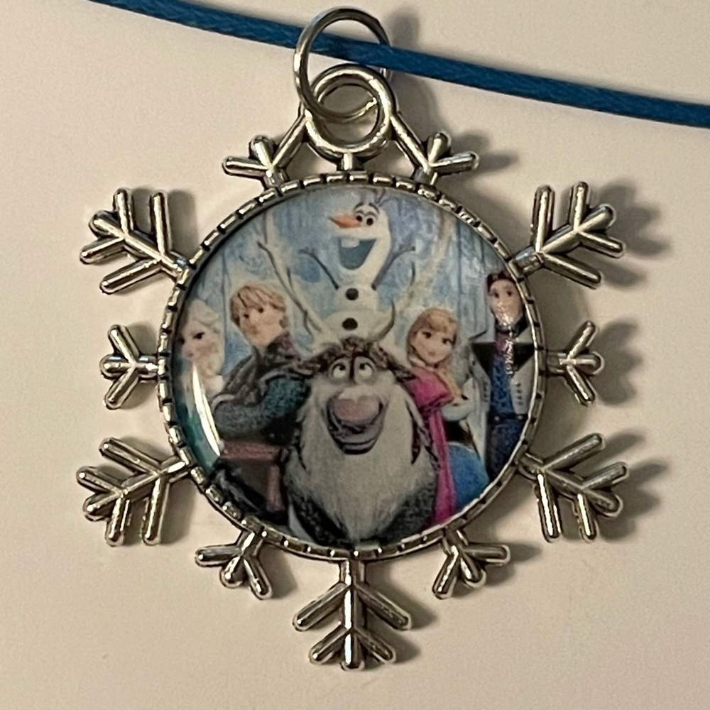 Frozen Snowflake Cabochon Necklace